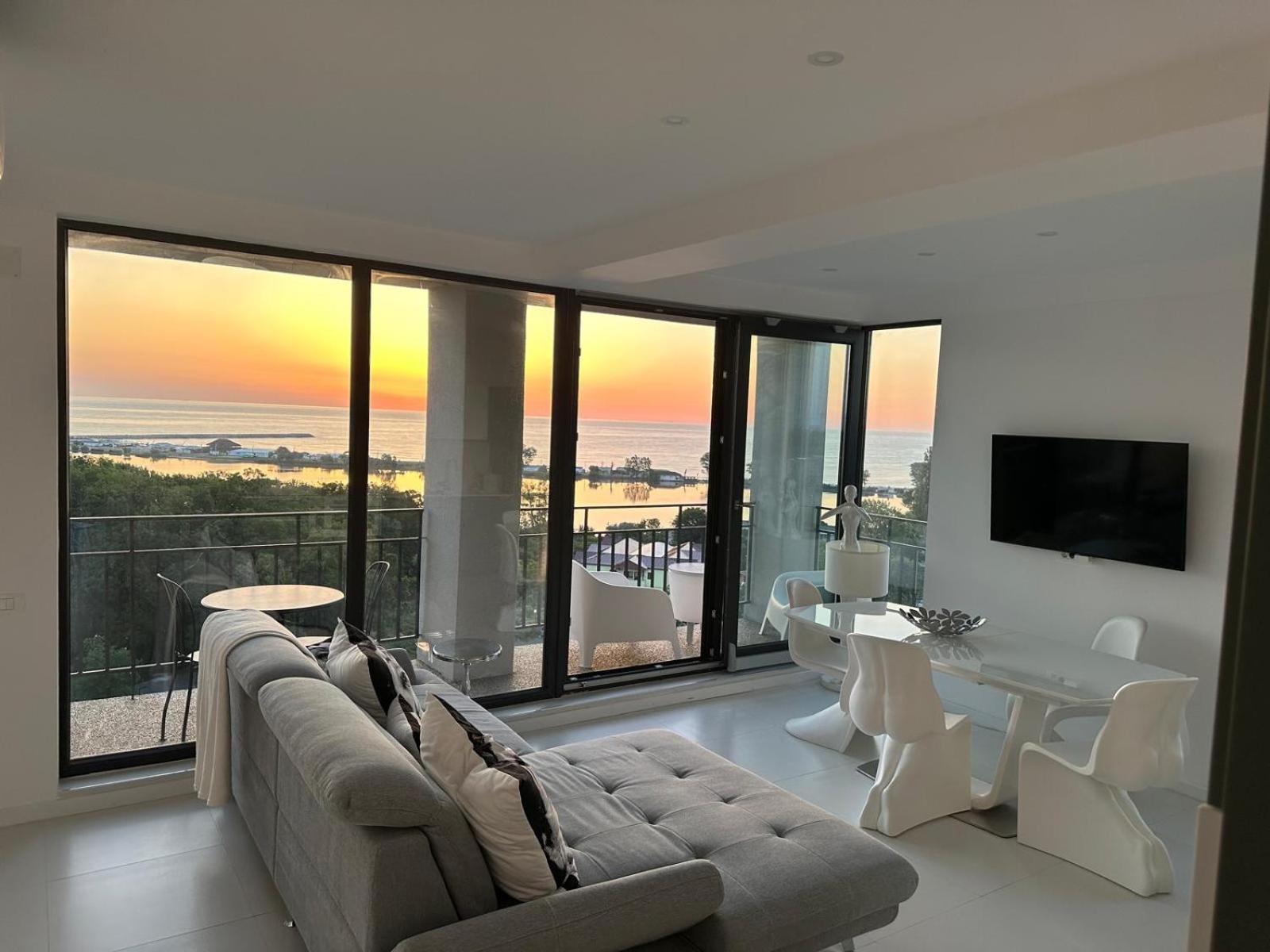 דירות נפטון Donna Alba Seaview Penthouse, Casa Ta De Pe Plaja מראה חיצוני תמונה