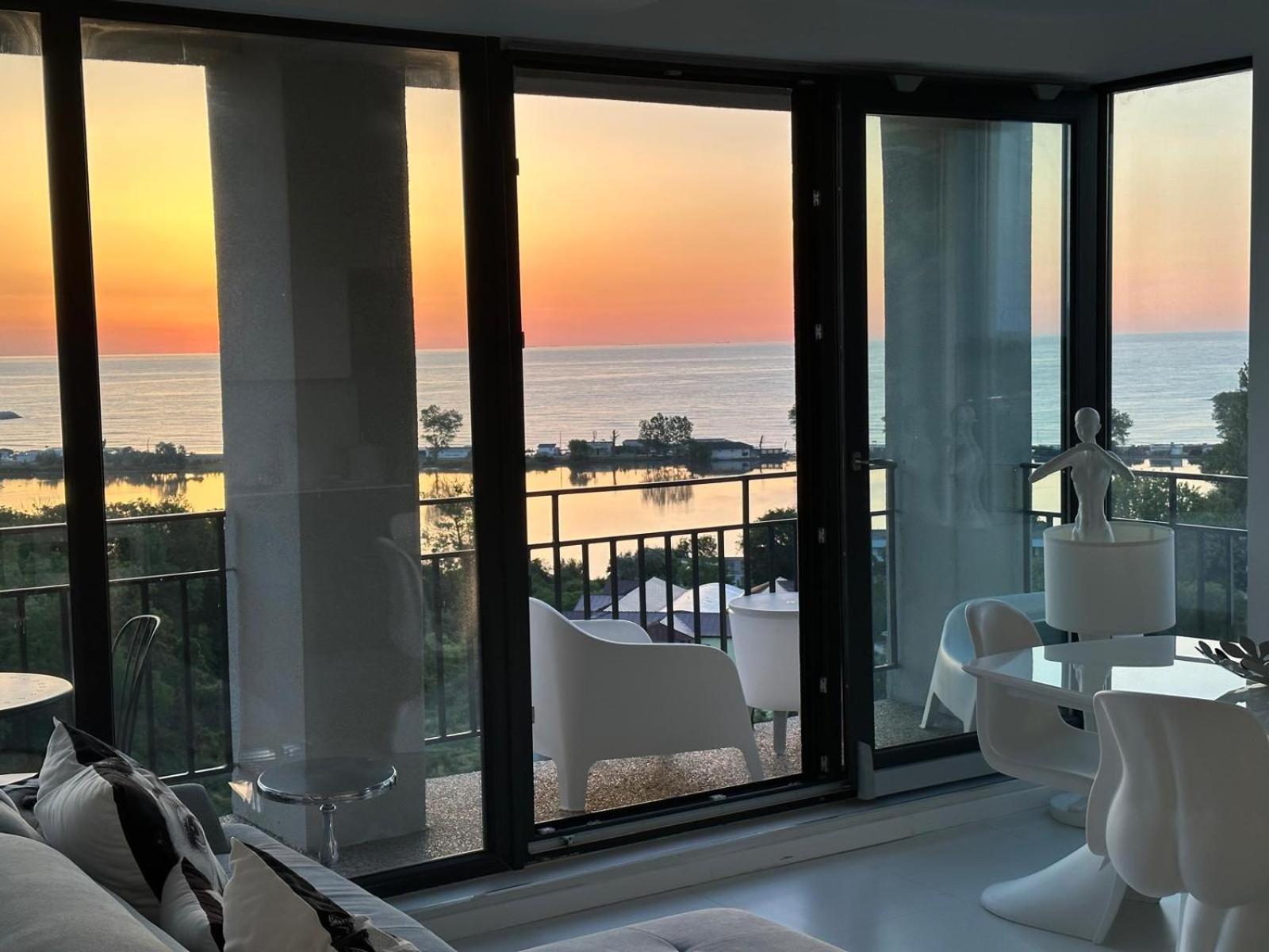 דירות נפטון Donna Alba Seaview Penthouse, Casa Ta De Pe Plaja מראה חיצוני תמונה