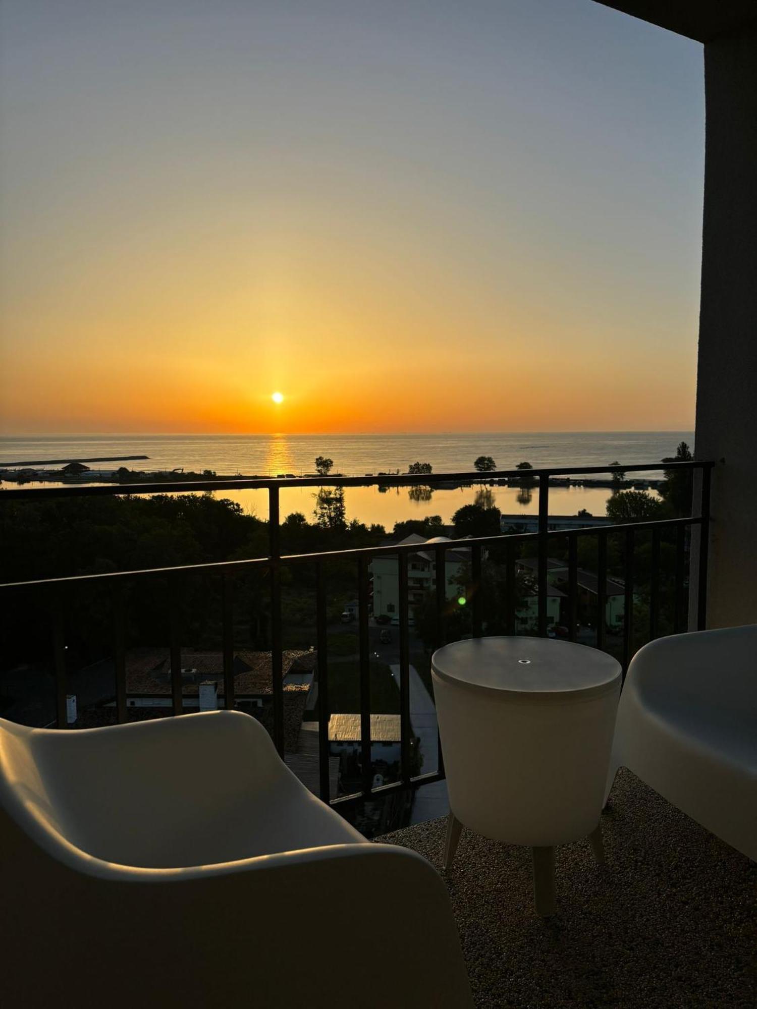 דירות נפטון Donna Alba Seaview Penthouse, Casa Ta De Pe Plaja מראה חיצוני תמונה