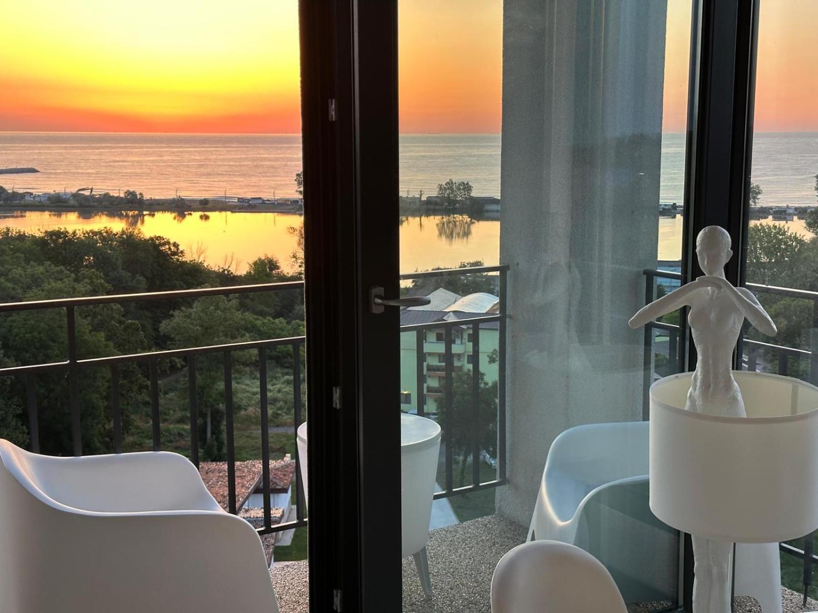דירות נפטון Donna Alba Seaview Penthouse, Casa Ta De Pe Plaja מראה חיצוני תמונה