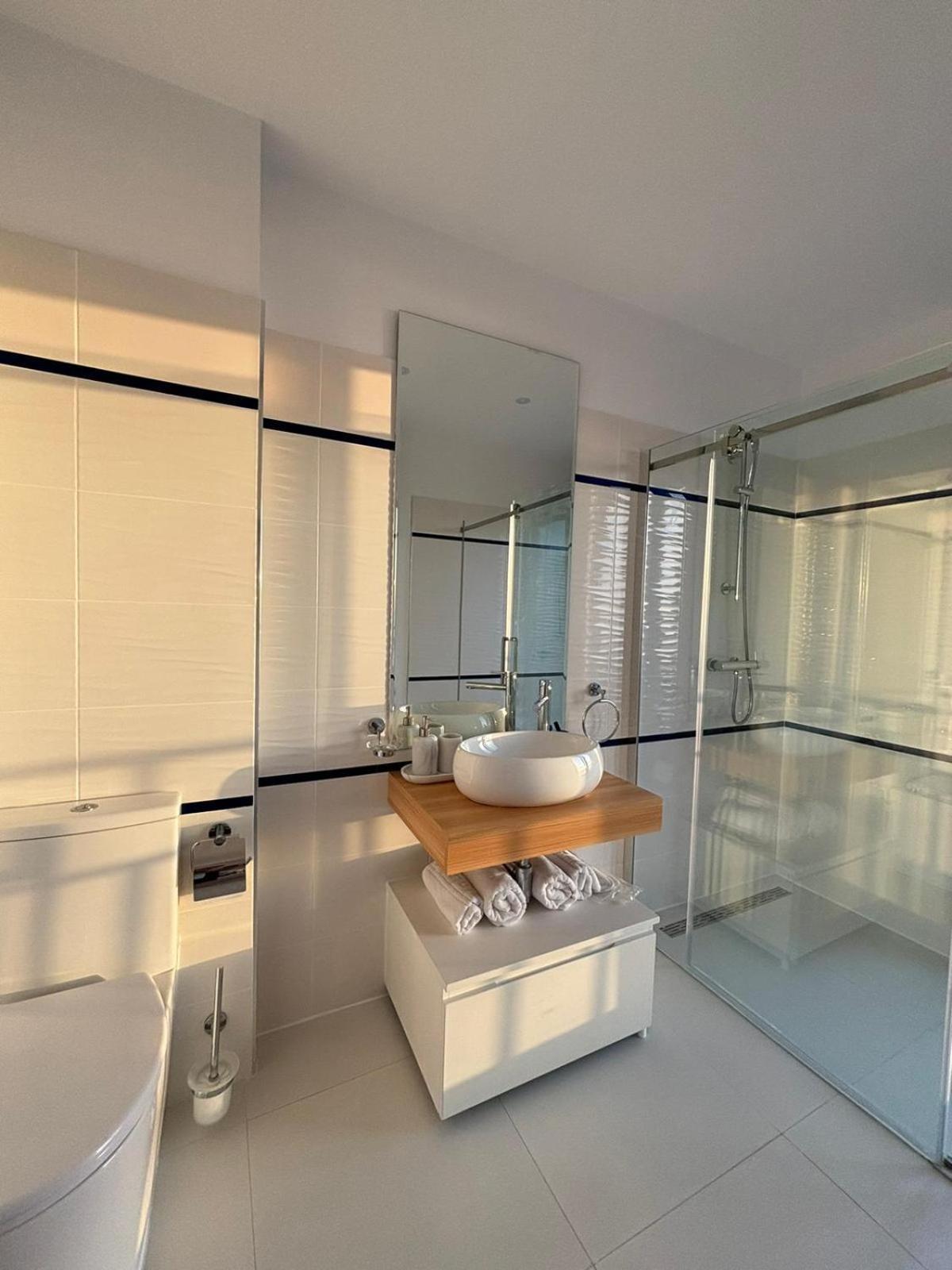 דירות נפטון Donna Alba Seaview Penthouse, Casa Ta De Pe Plaja מראה חיצוני תמונה