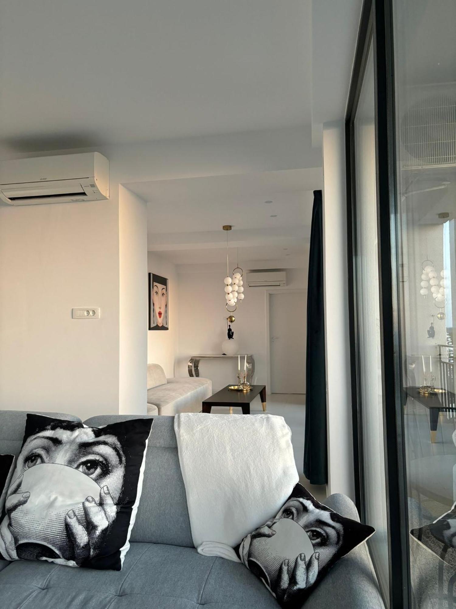 דירות נפטון Donna Alba Seaview Penthouse, Casa Ta De Pe Plaja מראה חיצוני תמונה