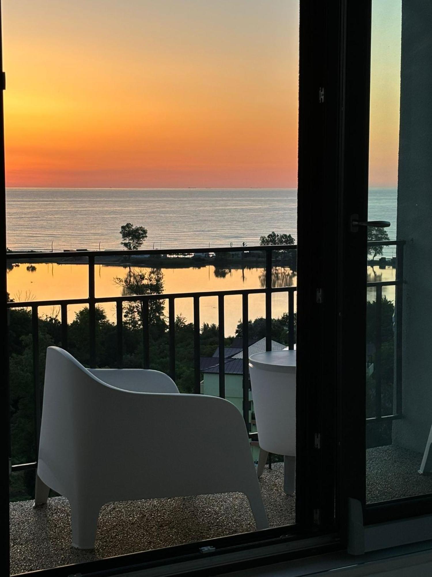 דירות נפטון Donna Alba Seaview Penthouse, Casa Ta De Pe Plaja מראה חיצוני תמונה