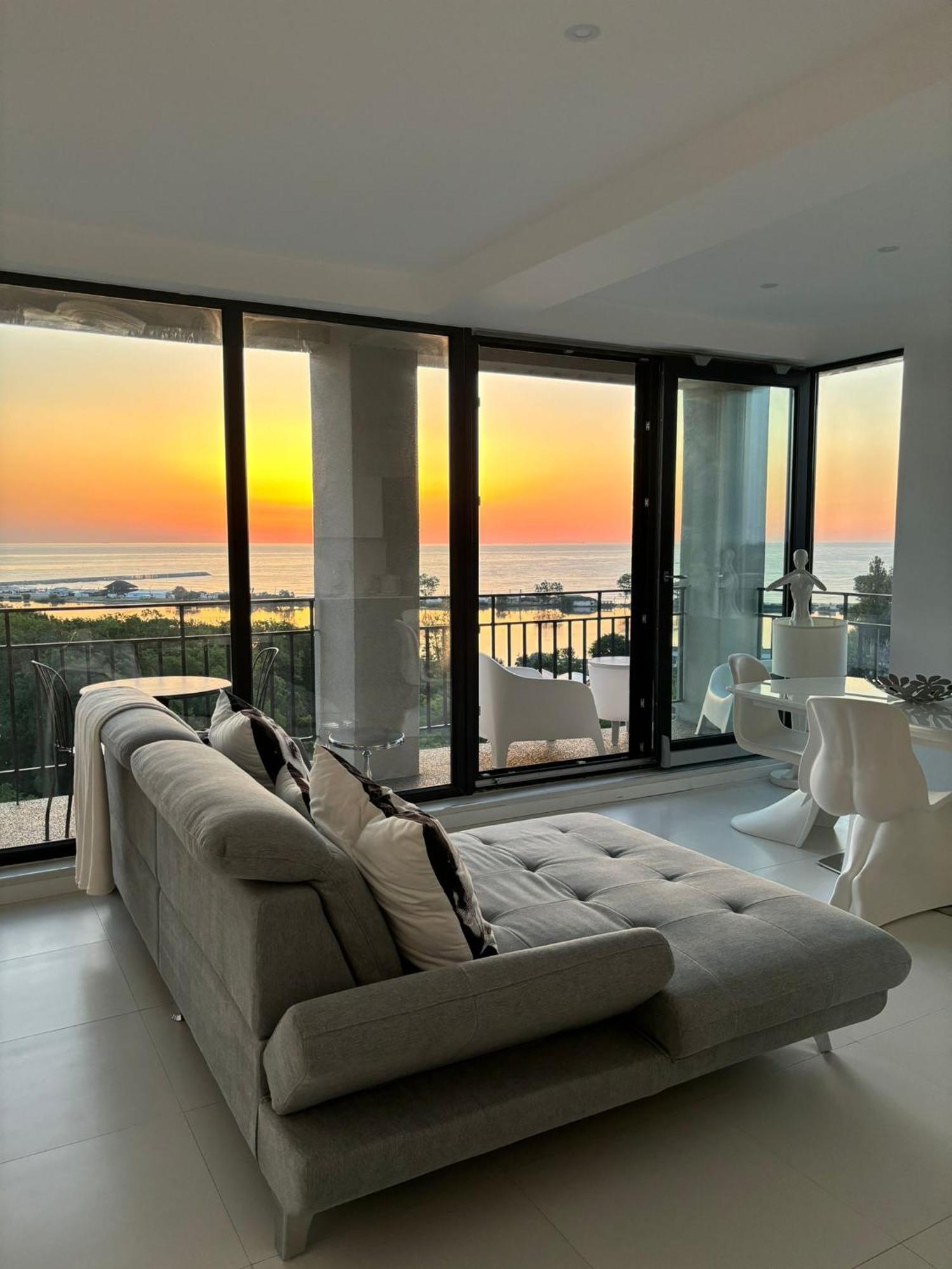 דירות נפטון Donna Alba Seaview Penthouse, Casa Ta De Pe Plaja מראה חיצוני תמונה