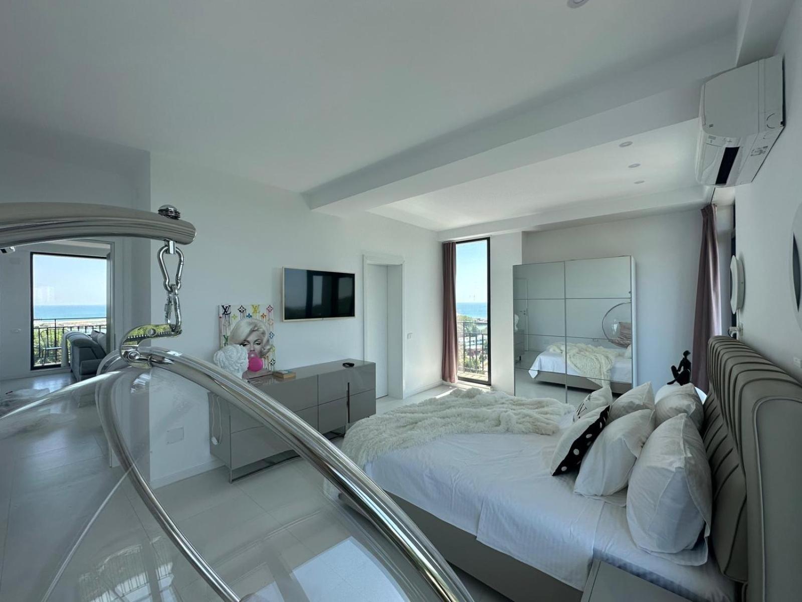דירות נפטון Donna Alba Seaview Penthouse, Casa Ta De Pe Plaja מראה חיצוני תמונה