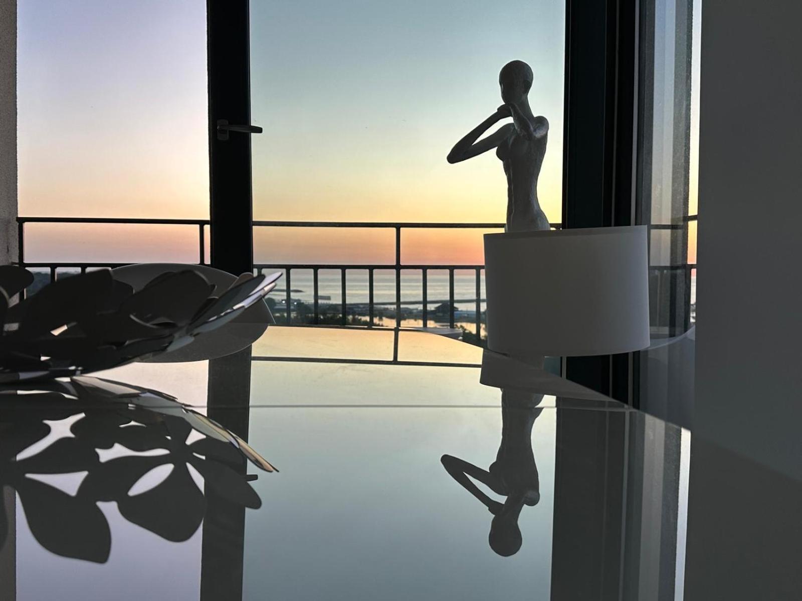 דירות נפטון Donna Alba Seaview Penthouse, Casa Ta De Pe Plaja מראה חיצוני תמונה